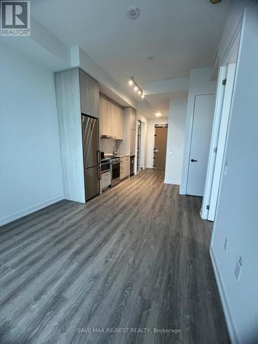 809 - 195 Commerce Street, Vaughan, ON - Indoor Photo Showing Kitchen