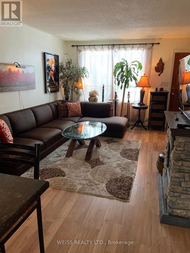 3 Khedive Avenue, Toronto, ON - Indoor Photo Showing Living Room