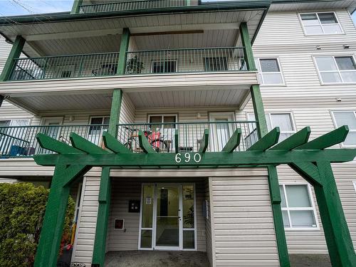 202-690 3Rd St, Nanaimo, BC - Outdoor