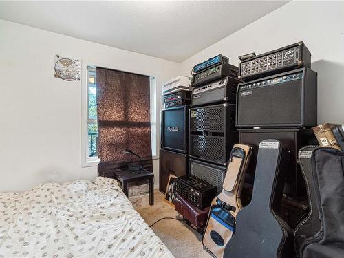 202-690 3Rd St, Nanaimo, BC - Indoor Photo Showing Bedroom