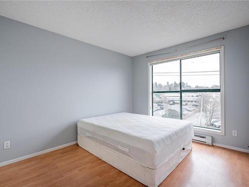 307-3460 Quadra St, Saanich, BC - Indoor Photo Showing Bedroom