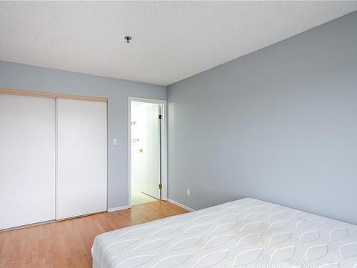 307-3460 Quadra St, Saanich, BC - Indoor Photo Showing Bedroom