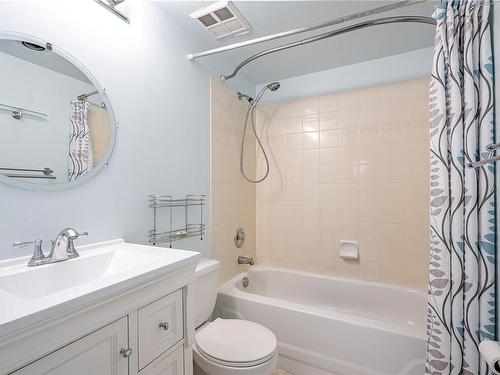 307-3460 Quadra St, Saanich, BC - Indoor Photo Showing Bathroom