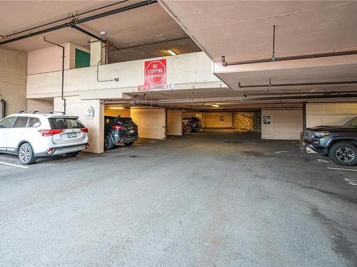 307-3460 Quadra St, Saanich, BC - Indoor Photo Showing Garage