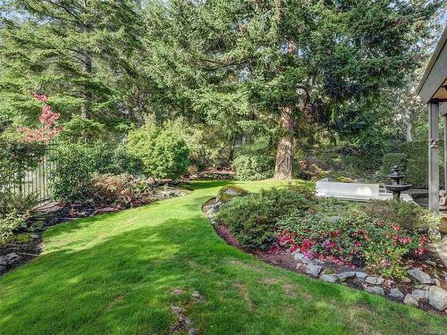 104-2829 Arbutus Rd, Saanich, BC 