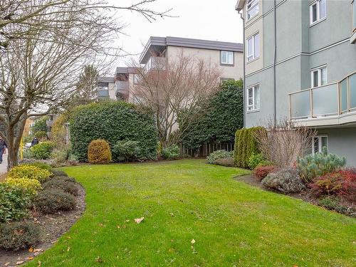 401-2710 Grosvenor Rd, Victoria, BC - Outdoor