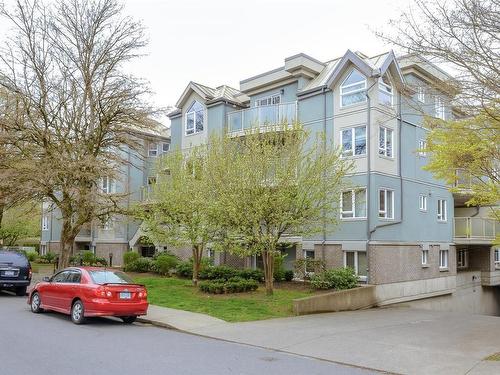 401-2710 Grosvenor Rd, Victoria, BC - Outdoor