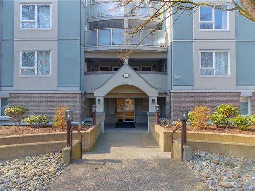 401-2710 Grosvenor Rd, Victoria, BC - Outdoor