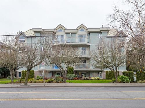 401-2710 Grosvenor Rd, Victoria, BC - Outdoor