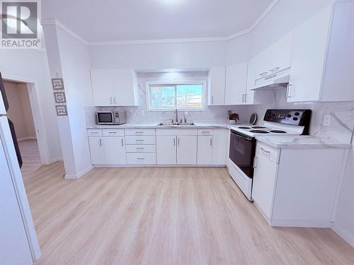 101 6Th Avenue S, Cranbrook, BC - Indoor Photo Showing Kitchen