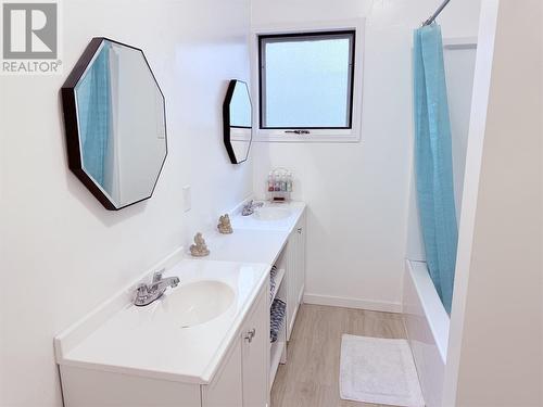 101 6Th Avenue S, Cranbrook, BC - Indoor Photo Showing Bathroom