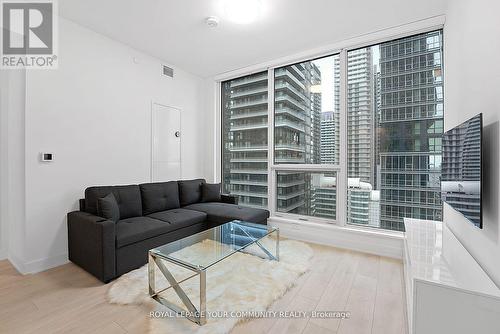 2313 - 35 Mercer Street, Toronto, ON - Indoor Photo Showing Living Room