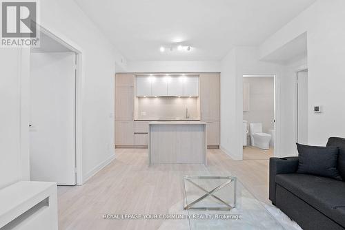 2313 - 35 Mercer Street, Toronto, ON - Indoor Photo Showing Living Room