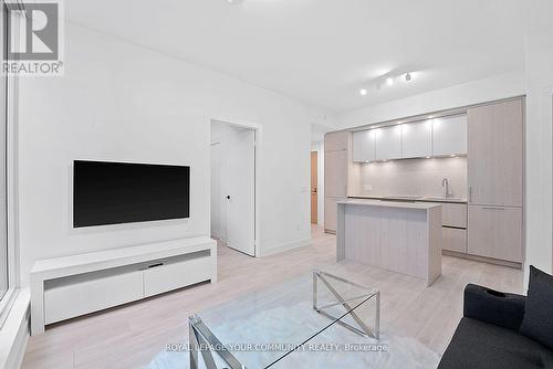 2313 - 35 Mercer Street, Toronto, ON - Indoor Photo Showing Living Room