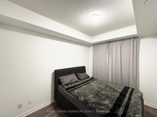 703-32 Forest Manor Rd, Toronto, ON - Indoor Photo Showing Bedroom