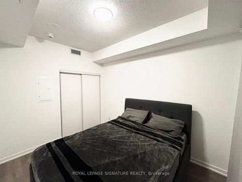 703-32 Forest Manor Rd, Toronto, ON - Indoor Photo Showing Bedroom