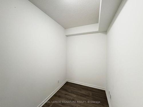 703-32 Forest Manor Rd, Toronto, ON - Indoor Photo Showing Other Room