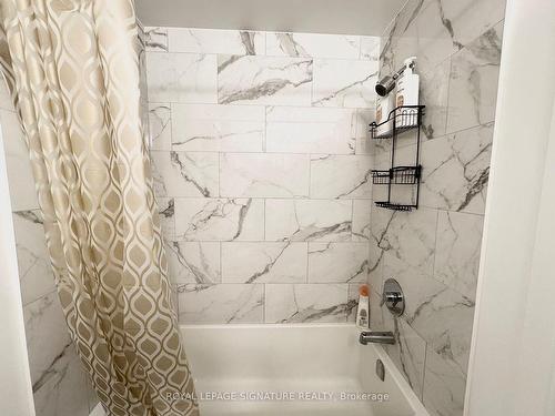 703-32 Forest Manor Rd, Toronto, ON - Indoor Photo Showing Bathroom