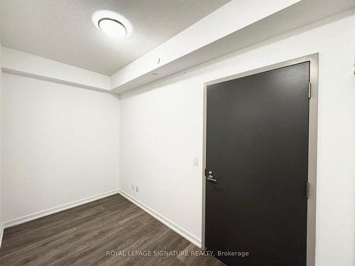 703-32 Forest Manor Rd, Toronto, ON - Indoor Photo Showing Other Room