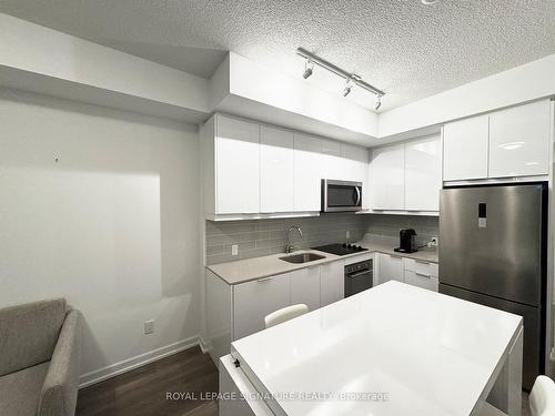 703-32 Forest Manor Rd, Toronto, ON - Indoor Photo Showing Kitchen With Stainless Steel Kitchen