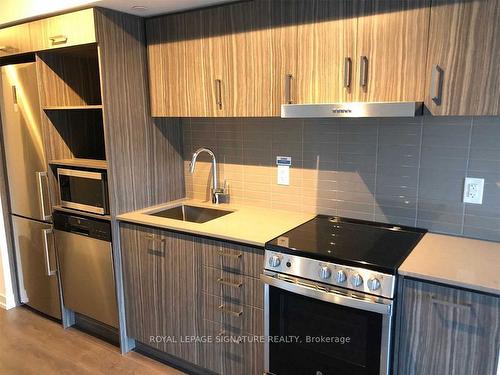 810-219 Dundas St E, Toronto, ON - Indoor Photo Showing Kitchen