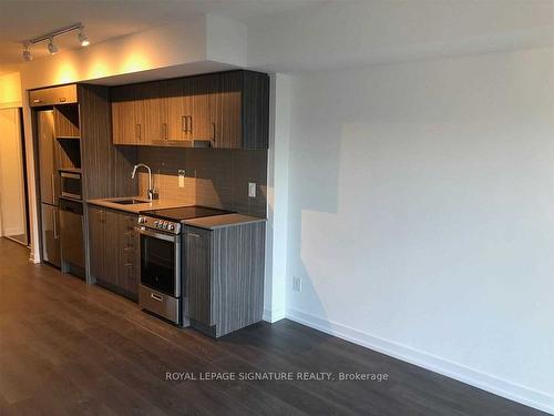 810-219 Dundas St E, Toronto, ON - Indoor Photo Showing Kitchen