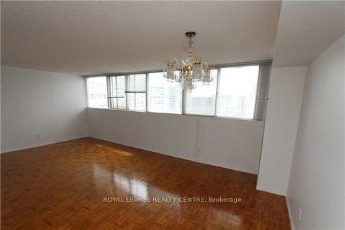 1707-3700 Kaneff Cres, Mississauga, ON - Indoor Photo Showing Other Room