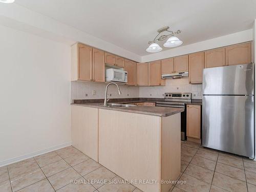 113-5530 Glen Erin Dr, Mississauga, ON - Indoor Photo Showing Kitchen