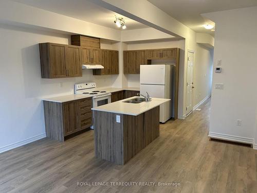 41 Lincoln Dr, Belleville, ON - Indoor Photo Showing Kitchen With Double Sink