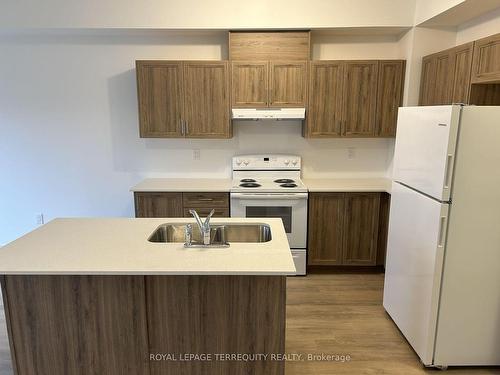 41 Lincoln Dr, Belleville, ON - Indoor Photo Showing Kitchen With Double Sink