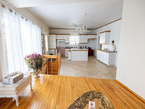 Vue d'ensemble - 1734 Ch. Du Fleuve, Les Cèdres, QC - Indoor Photo Showing Kitchen