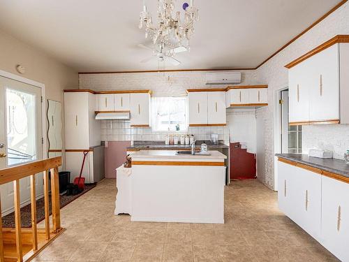 Cuisine - 1734 Ch. Du Fleuve, Les Cèdres, QC - Indoor Photo Showing Kitchen