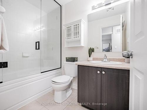 2903-2420 Baronwood Dr, Oakville, ON - Indoor Photo Showing Bathroom