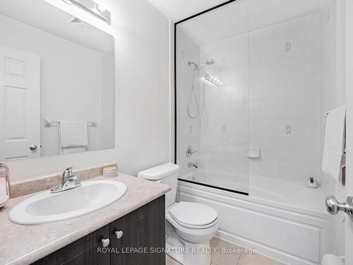 2903-2420 Baronwood Dr, Oakville, ON - Indoor Photo Showing Bathroom