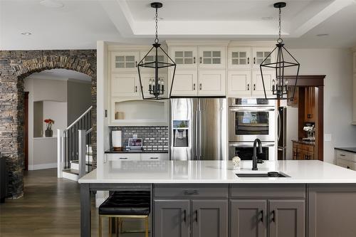 5330 Ptarmigan Street, Kelowna, BC - Indoor Photo Showing Kitchen With Upgraded Kitchen