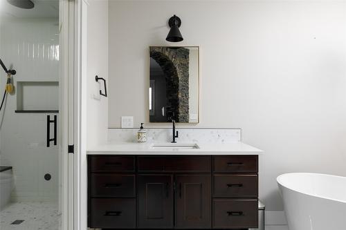 5330 Ptarmigan Street, Kelowna, BC - Indoor Photo Showing Bathroom