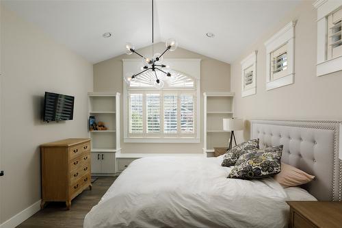 5330 Ptarmigan Street, Kelowna, BC - Indoor Photo Showing Bedroom