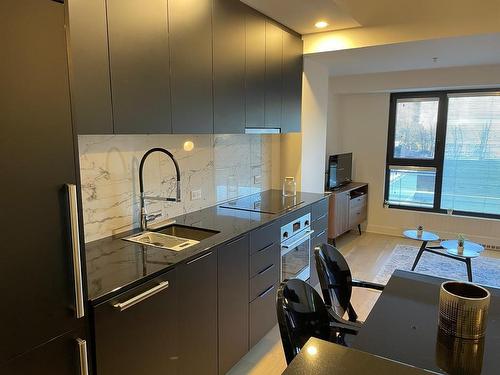 Kitchen - 504-1 Boul. De Maisonneuve E., Montréal (Ville-Marie), QC - Indoor Photo Showing Kitchen With Double Sink