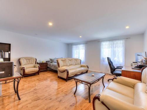 Chambre Ã  coucher principale - 38 22E Avenue, Sainte-Marthe-Sur-Le-Lac, QC - Indoor Photo Showing Living Room