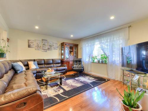 Salon - 38 22E Avenue, Sainte-Marthe-Sur-Le-Lac, QC - Indoor Photo Showing Living Room