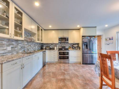 Cuisine - 38 22E Avenue, Sainte-Marthe-Sur-Le-Lac, QC - Indoor Photo Showing Kitchen With Upgraded Kitchen