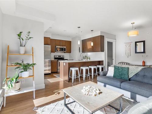 303-7161 West Saanich Rd, Central Saanich, BC - Indoor Photo Showing Living Room