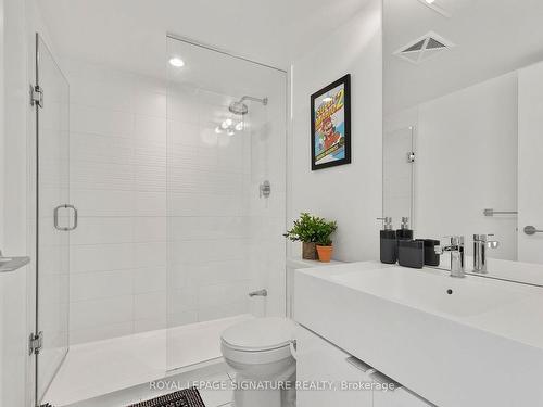 1209-21 Iceboat Terr, Toronto, ON - Indoor Photo Showing Bathroom