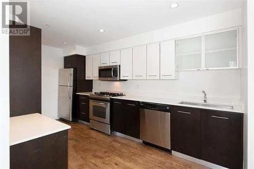 203 935 W 16Th Street, North Vancouver, BC - Indoor Photo Showing Kitchen