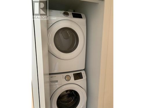 203 935 W 16Th Street, North Vancouver, BC - Indoor Photo Showing Laundry Room