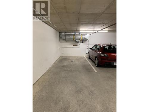 203 935 W 16Th Street, North Vancouver, BC - Indoor Photo Showing Garage