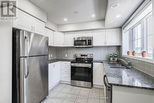 124 - 2441 Greenwich Drive, Oakville, ON - Indoor Photo Showing Kitchen With Double Sink With Upgraded Kitchen