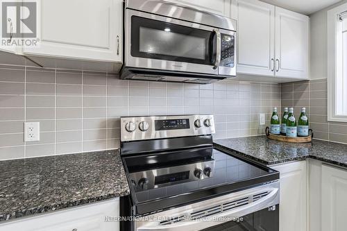 124 - 2441 Greenwich Drive, Oakville, ON - Indoor Photo Showing Kitchen With Upgraded Kitchen