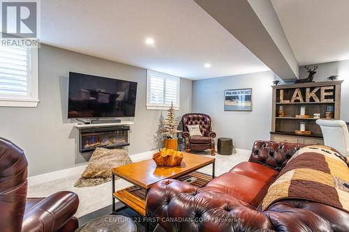 7 Sunrise Lane, Lambton Shores (Grand Bend), ON - Indoor Photo Showing Living Room