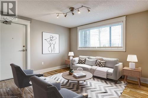 226 Clarke Street N Unit# 1, Woodstock, ON - Indoor Photo Showing Living Room